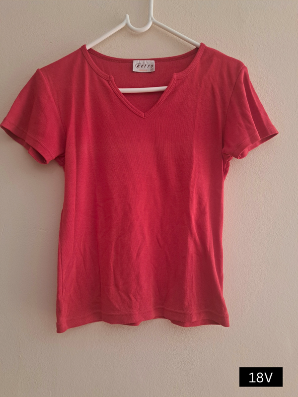 Kelso ladies v-neck tshirt, size Medium