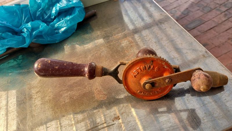 Vintage small hand drill in great working condition.