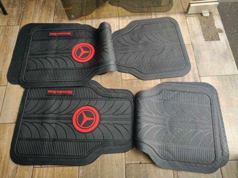 Universal car floor mats