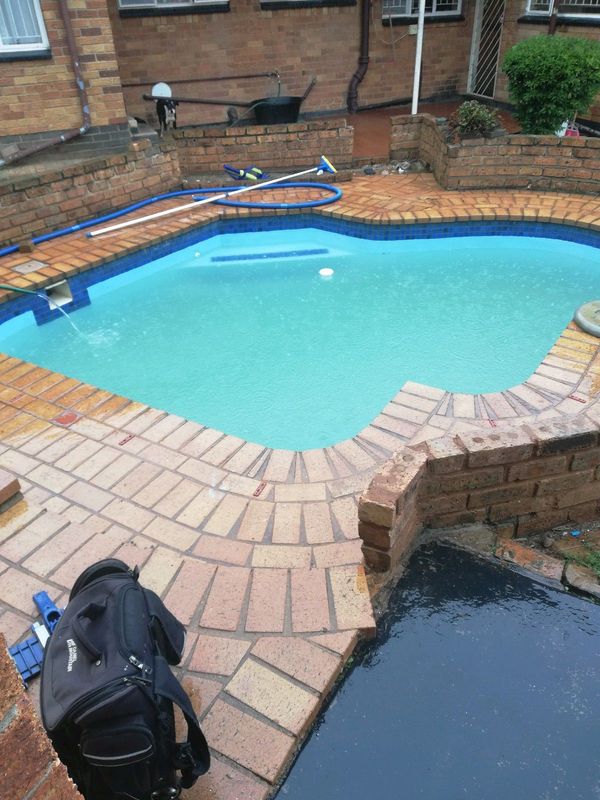 Marbelite and fibreglass pools