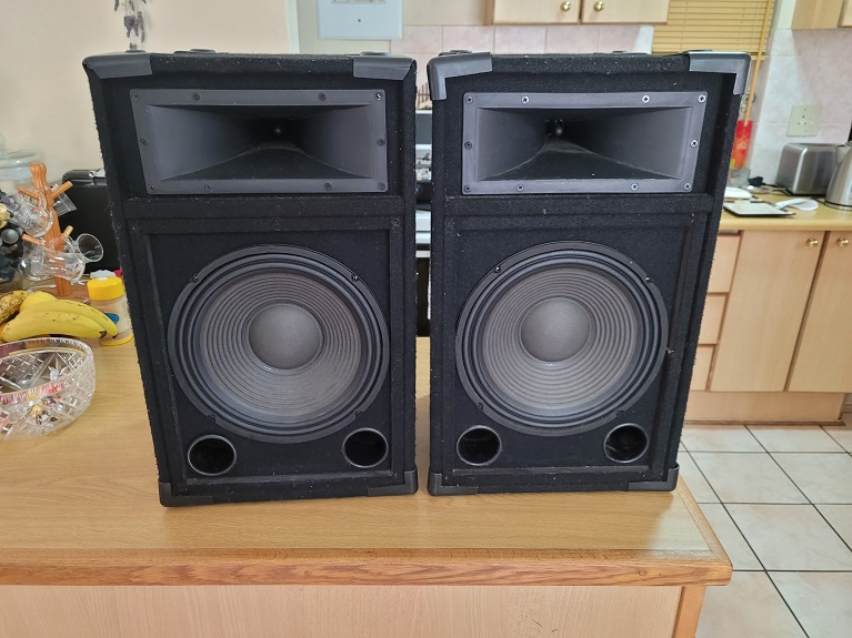 Bargain ! 2 x 100W medium stage speakers ! 10&#34; drivers !