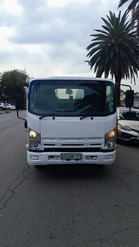 Isuzu nqr500 5ton dropside in a mint condition for sale at an affordable price