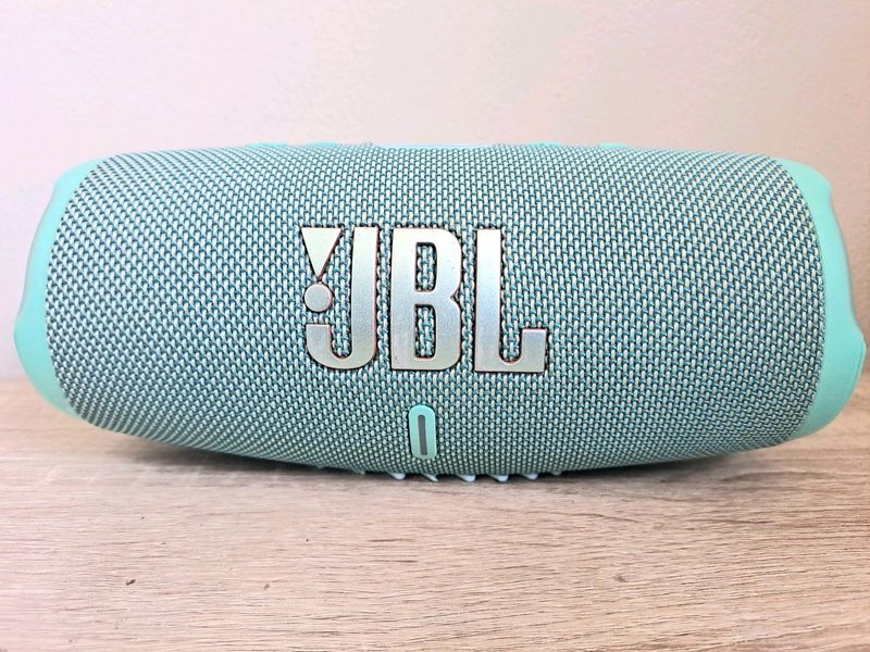 J b l charge 5 portable bluetooth speaker | pristine condition