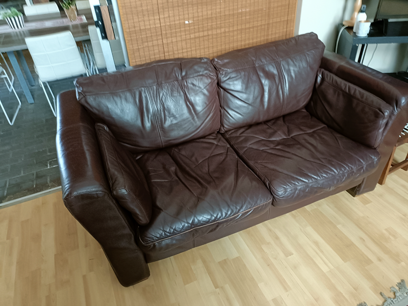 Genuine leather wetherly&#39;s lounge suite 2x 2 seaters!! full thick grain leather all around!!