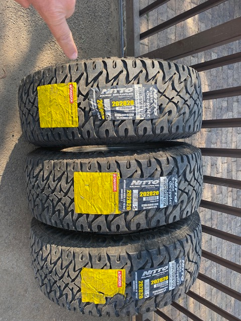 Tyres 285/65/18 Nitto.