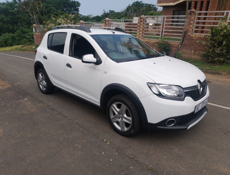 2015 Renault Sandero Stepway Dynamique 900T (Accident Free, Low mileage)