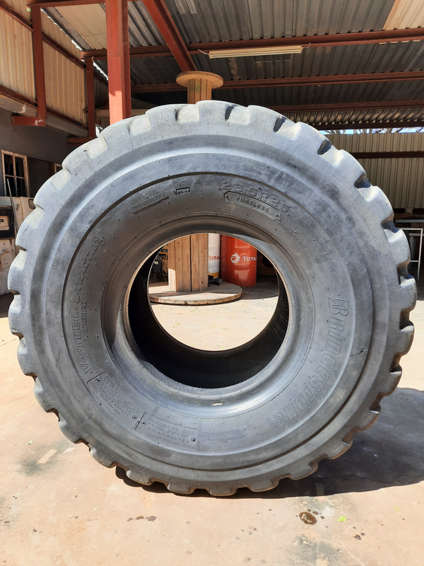 Bridgestone V-Steel L-Traction Radial 23.5R25 Tubeless Dumper Tyre