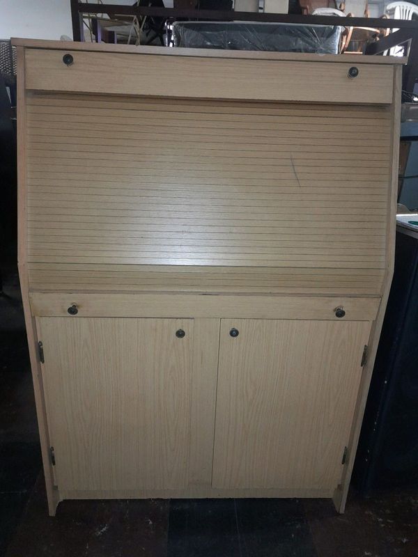 Sewing machine cabinet (only)