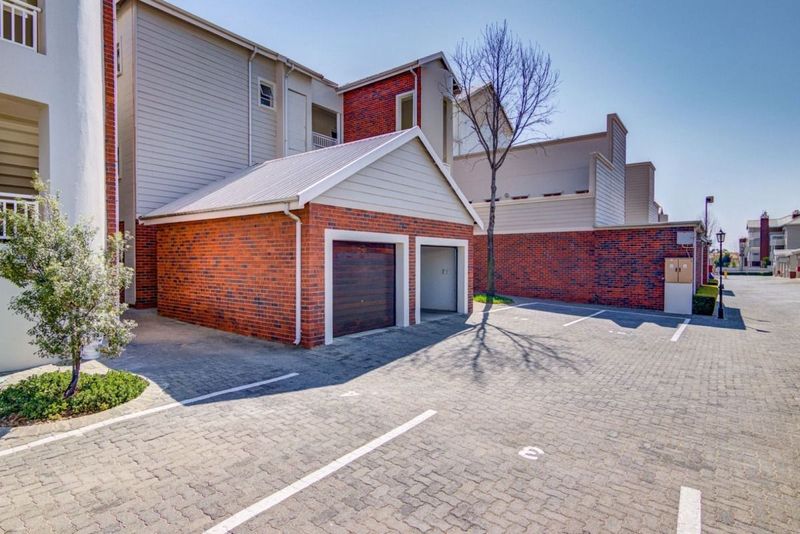 2 Bedroom apartment in Greenstone Hill For Sale