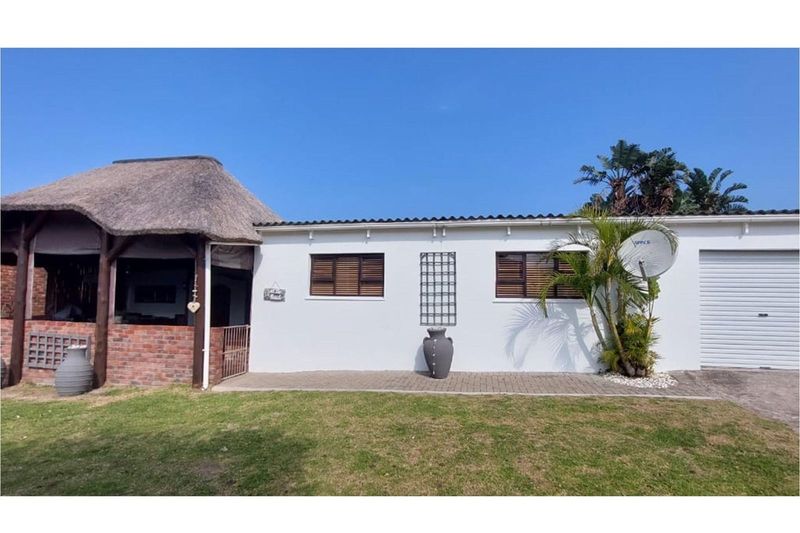 NEAT HOLIDAY HOME LOCATED IN GATED ESTATE OF QUEENSBERRY BAY