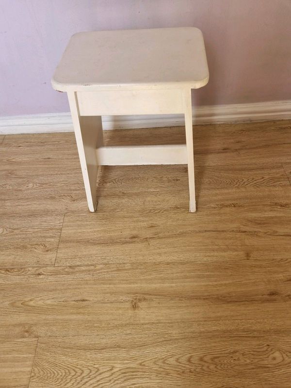 White old stool size 35x27x46cm need little tlc