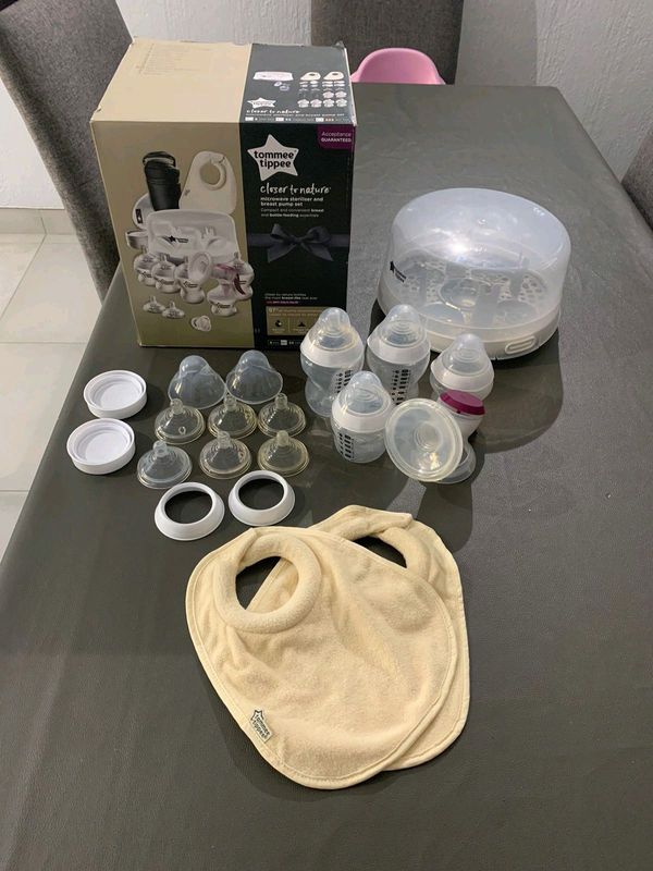 FOR SALE TOMMEE TIPPEE BOTTLE SET