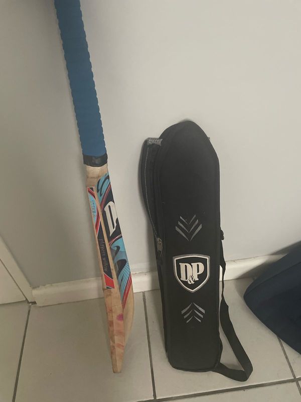 Dp cricket bat vector size : S good condition
