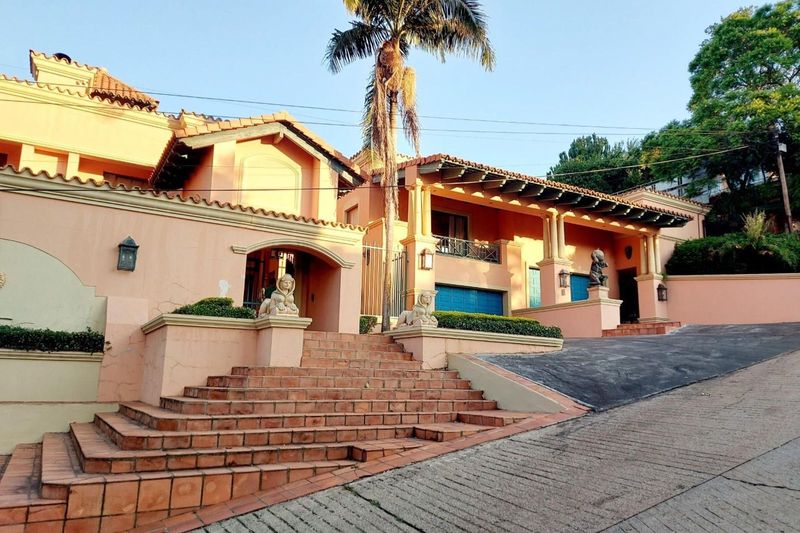 4 Bedroom House for Sale in Muckleneuk Pretoria Villa