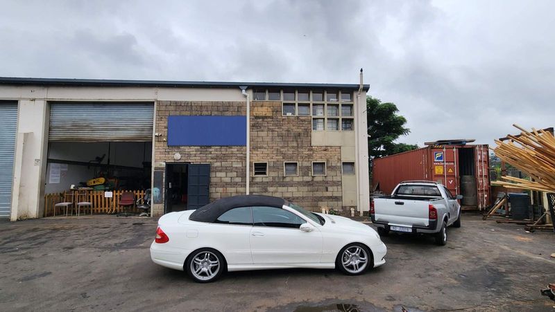 304m2 Warehouse TO RENT/ TO LET in Springfield | Swindon Property