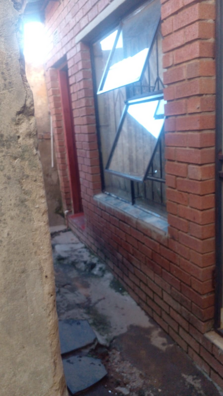 TWO BIG ROOMS TO RENT IN IVORY PARK, RENT R3000 NO DEPOSIT