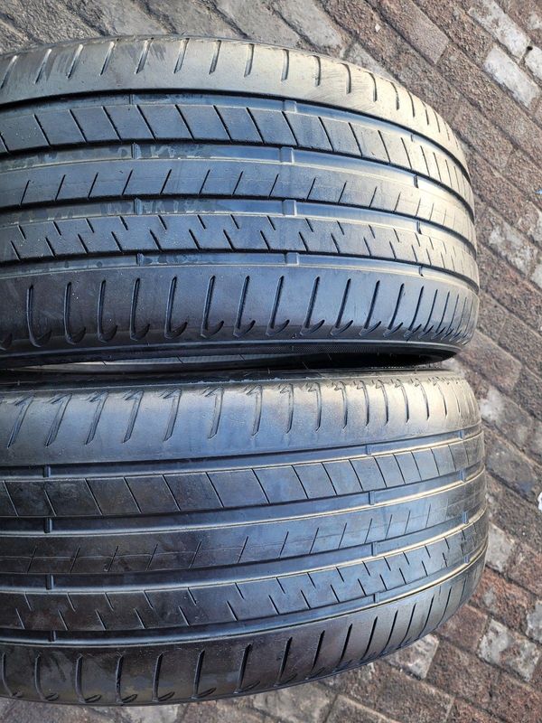 245/40/21 Runflat very nice condition tyres for sale