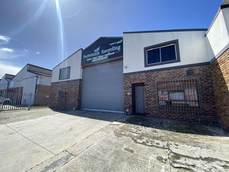 586m2 Warehouse / Factory TO LET in Montague Gardens, Cape Town.