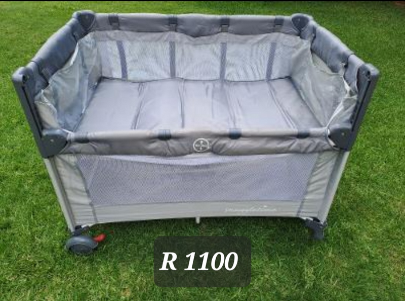 Co-sleeper camping cot