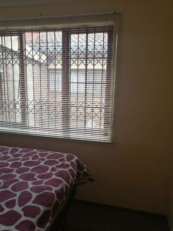 A 1 bedroom fully furnished sharing in a secured area in Ladysmith to rent.
