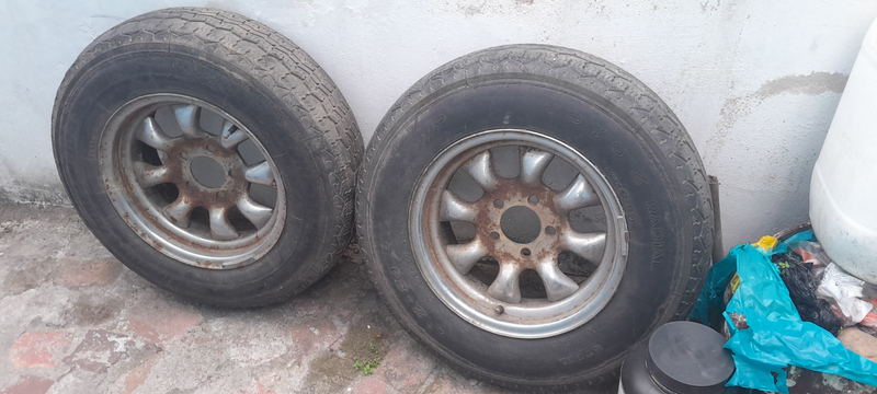 2 tyres with Mags