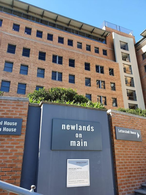 Modern office to rent at Newlands On Main, Claremont.