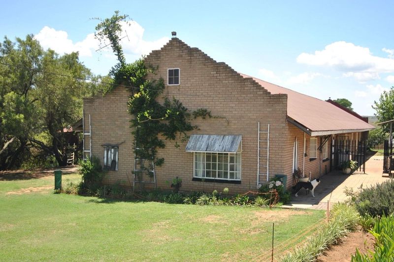 Riverside Elegance: Your Dream Home Awaits on the Tranquil Banks of the Vaal River!&#34;