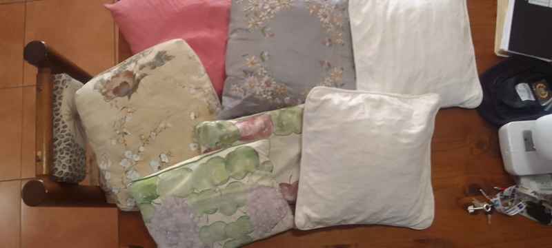Scatter cushions - bargain R150 the lot