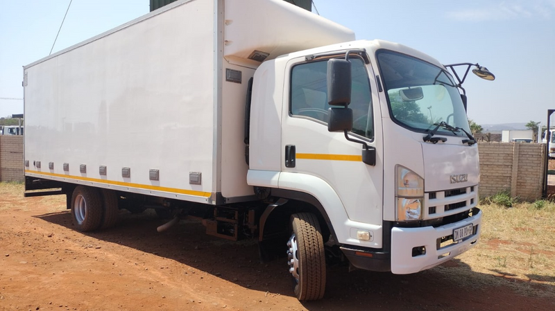 2015   ISUZU FSR800 (AUTO) BOX BODY TRUCK FOR SALE (T43)