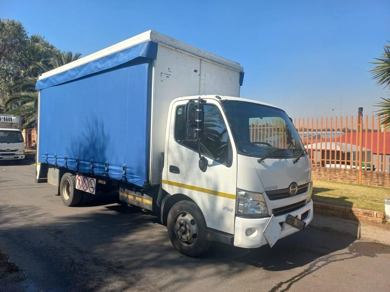 2015 Hino 714 3.5Ton Tautliner with Dropside &amp; TailLift