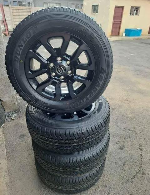 TOYOTA Legend RS original 18inch mags with brand new 265/60/18 Dunlop Grandtrek A/T set R16500