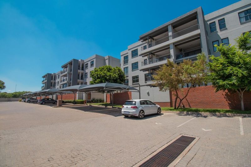 Luxurious 4-Bedroom, 3-Bathroom Apartment in Kyalami Fully - Furnished