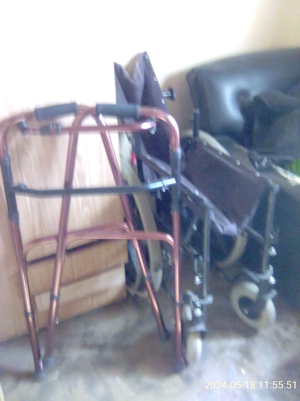 Wheelchair walker 7,pack nappies adult R4000