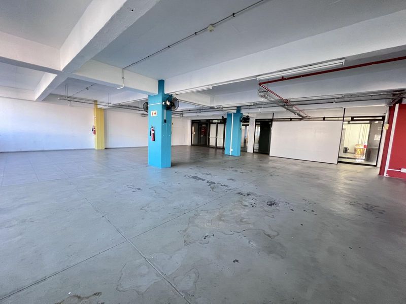 438m² Office To Let in Woodstock