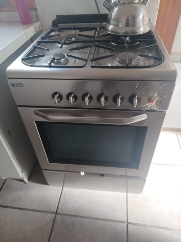 Defy 4 plate gas stove with oven