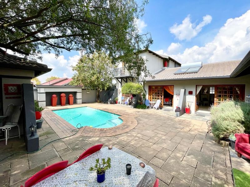 Luxurious 10-Bedroom Guesthouse with Pool, Braai Area, and Business Rights in Secunda