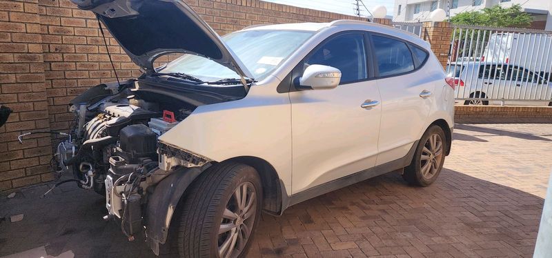 Hyundai ix35 breaking up for spares