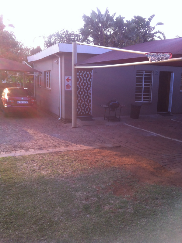 READ ADD FULLY. SMALL Bachelor flat to RENT Kempton Park Monument Road in well run complex