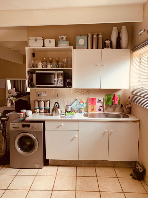 Bachelor flat to let (Incl. Furniture, W&#43;E &amp; Wifi)