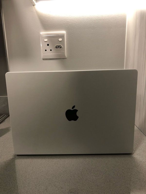 Spotless MacBook Pro 16-inch ( 16GB Unified Memory , M1 Pro , 512GB )
