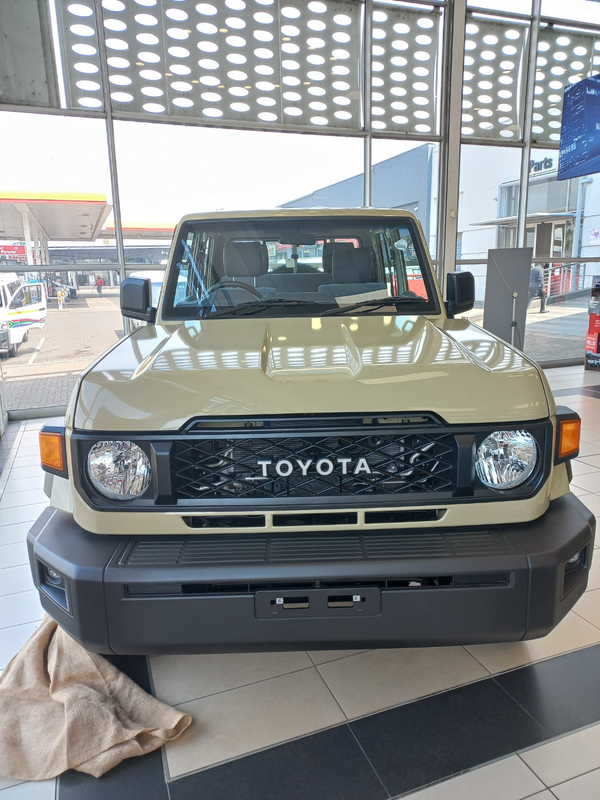 New Face-lift 2024 Toyota Land Cruiser 79 4.2 Diesel Double Cab