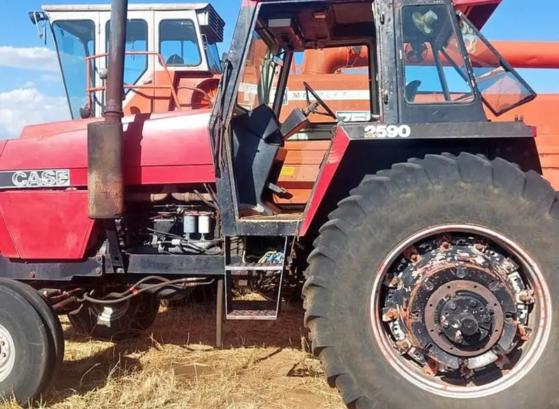 Case 2590 2X4 Tractor For Sale (008603)