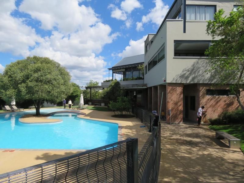 Trendy and spacious 1 bed apartment in Steyn City