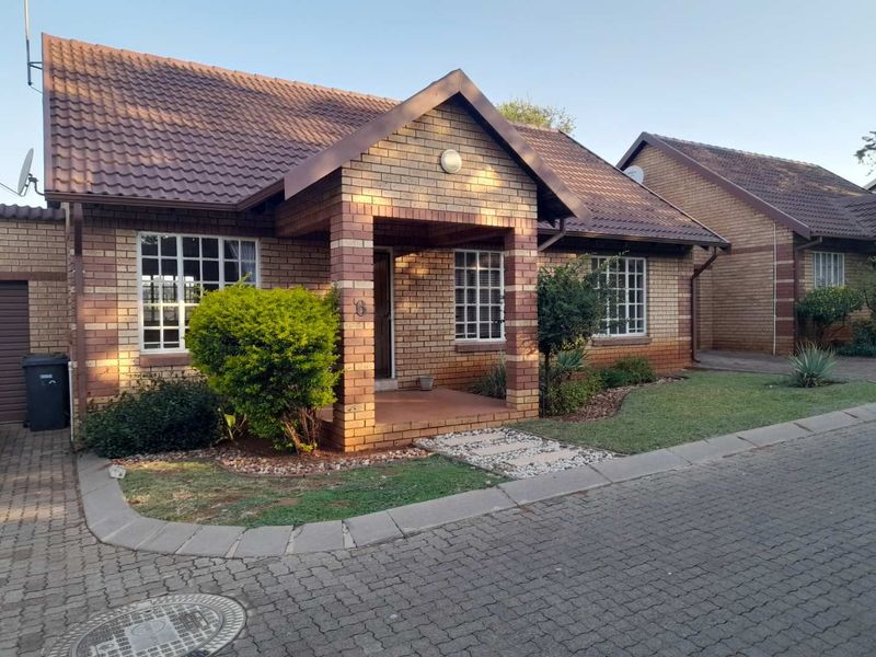 Bargain!! Townhouse situated central in Centurion.