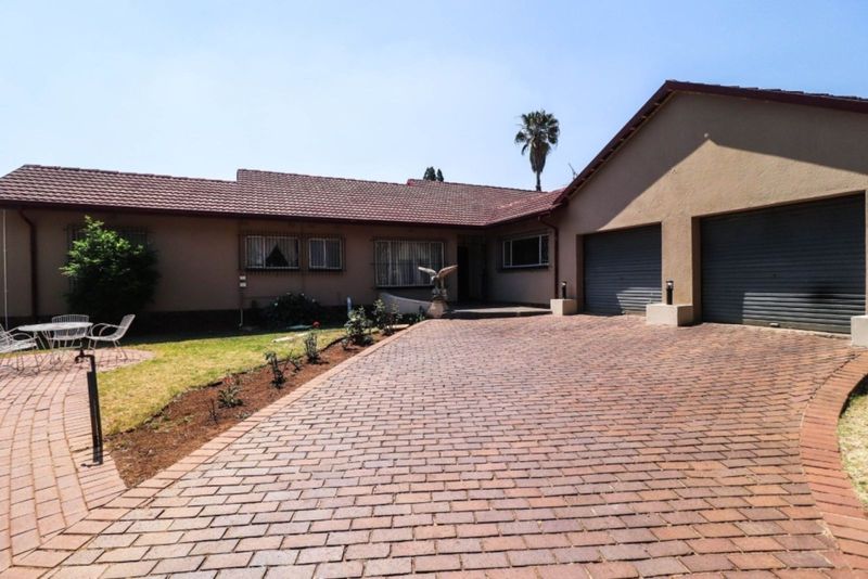 Large family home in Brackendowns
