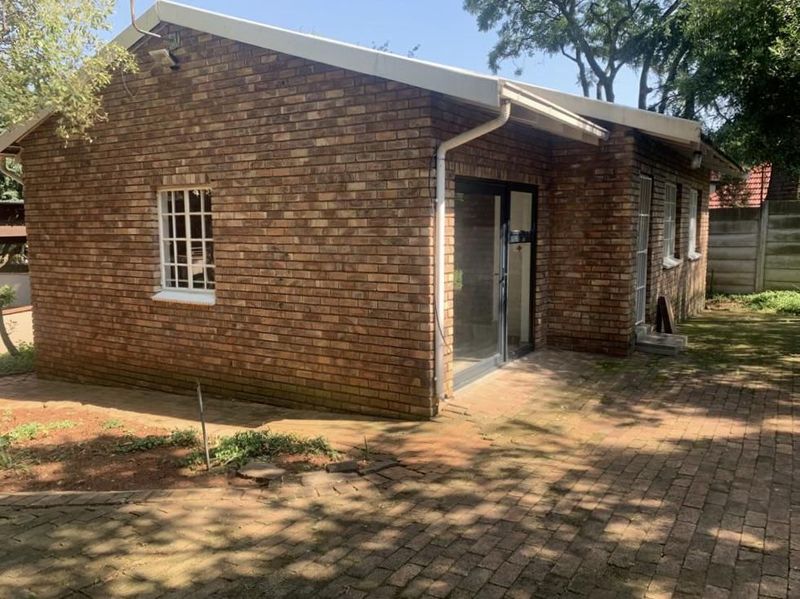 90m² Commercial To Let in Saxonwold at R112.00 per m²