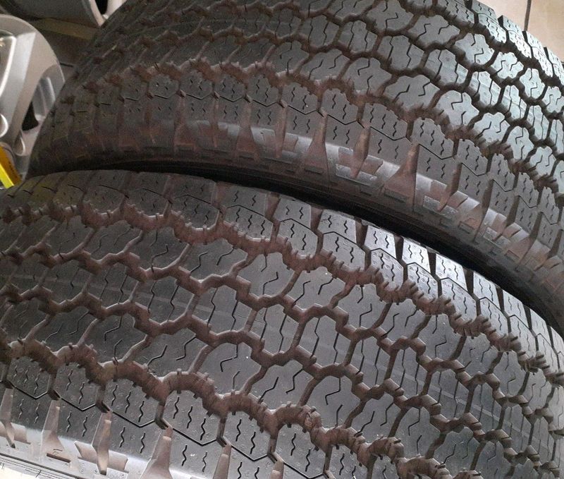 255/55/19×4 for sale we are selling quality used tyres at affordable prices call/whatsApp 0631966190