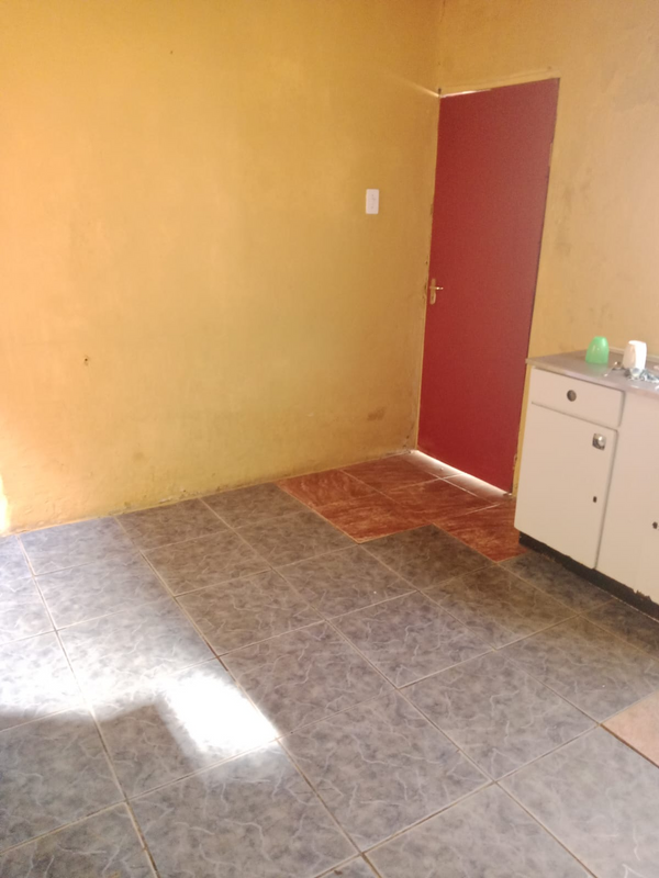 2 BEDROOM HOUSE FOR SALE IN DUDUZA-CASH BUYERS ONLY.