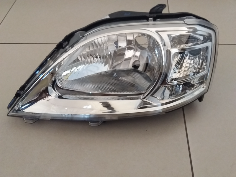 NISSAN NP200 FACELIFT 2012/2024  BRAND NEW HEADLIGHTS FOR SALE PRICE: R995 Each
