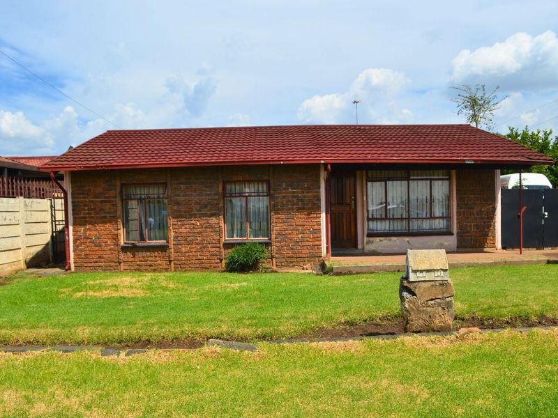 3 Bedroom House For Sale In Pimville Zone 7